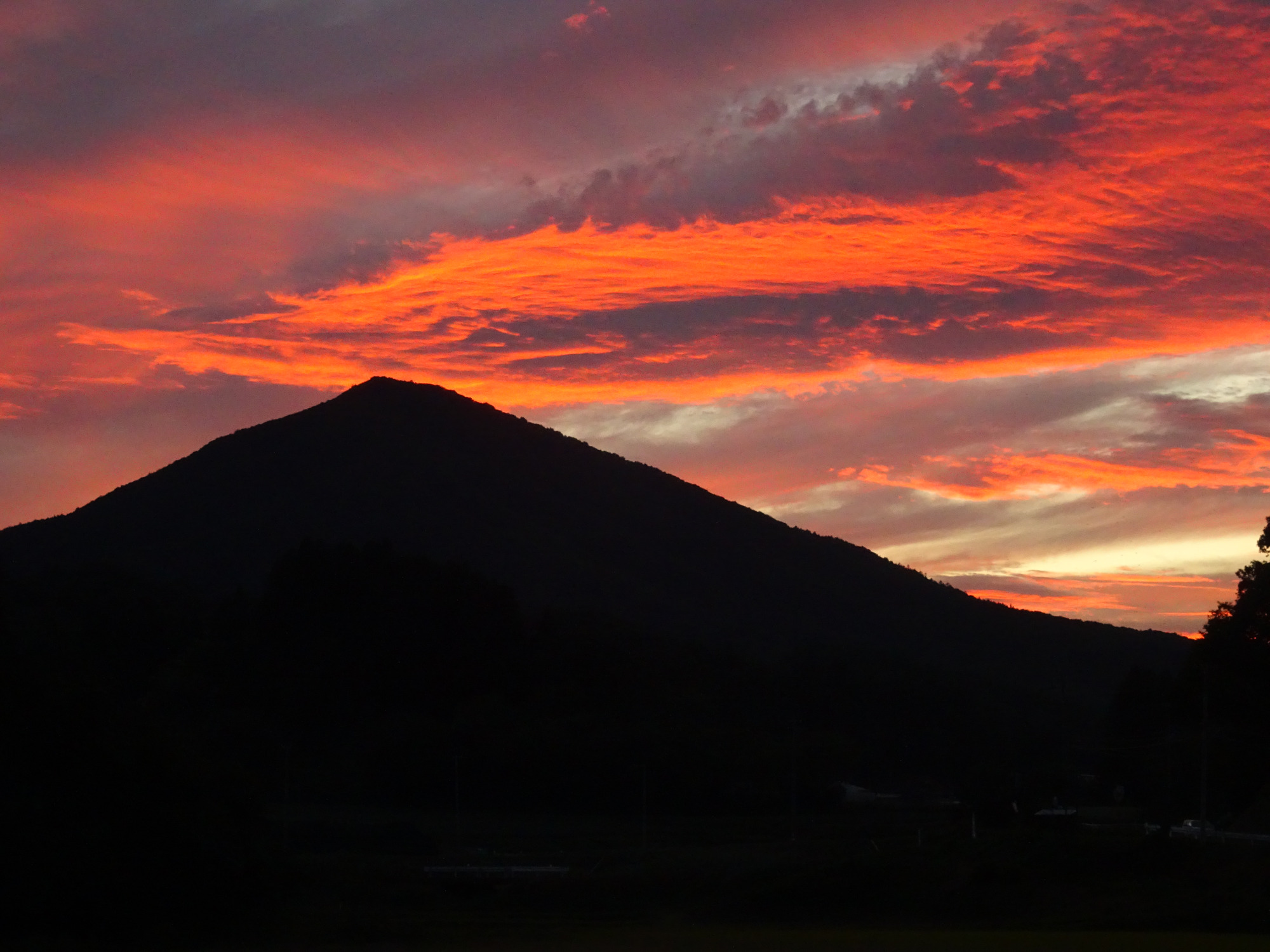 葛尾の小富士竜子山の夕暮れ