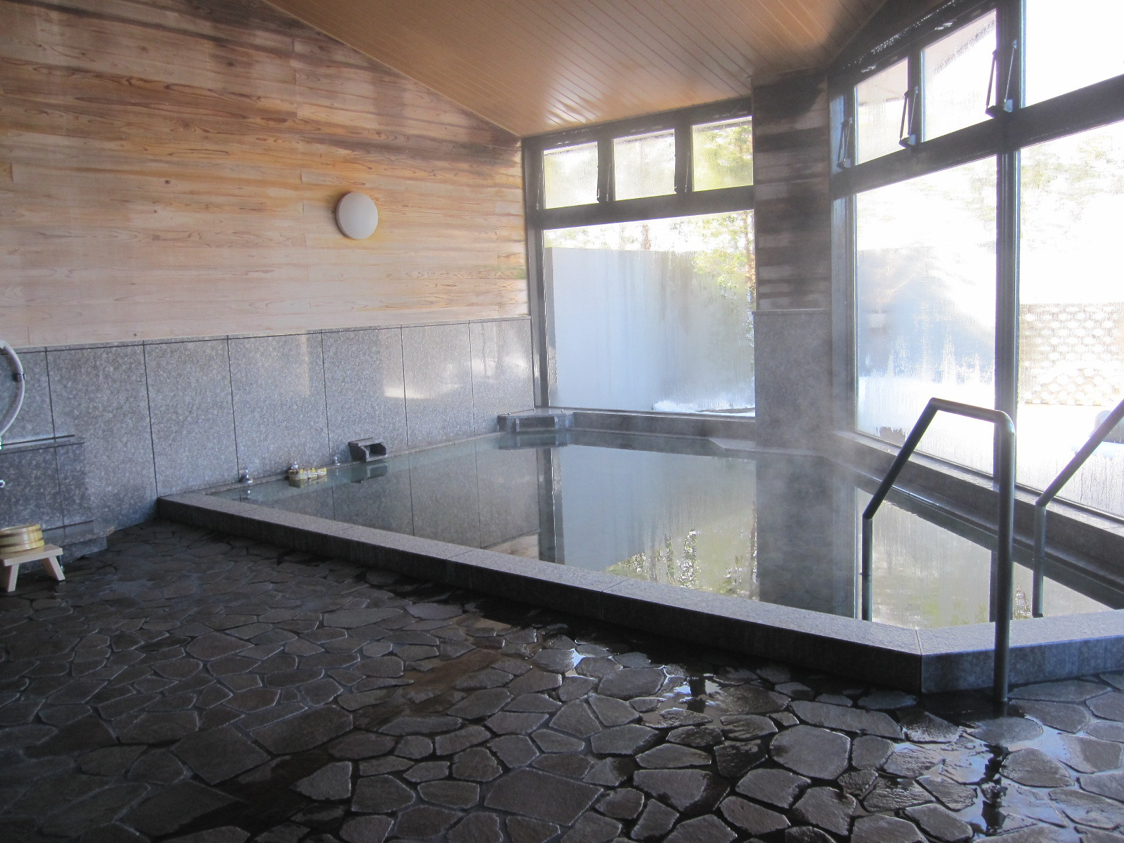 日帰り入浴も楽しめるみどりの里 せせらぎ荘